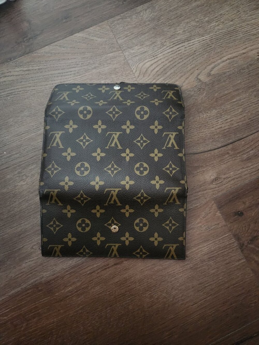 Louis Vuitton Trifold Wallet - Picture 4 of 4